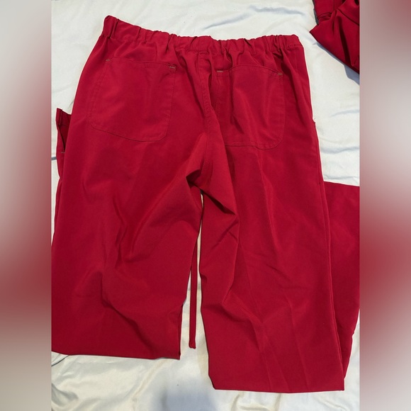 Red scrub set - Picture 9 of 10